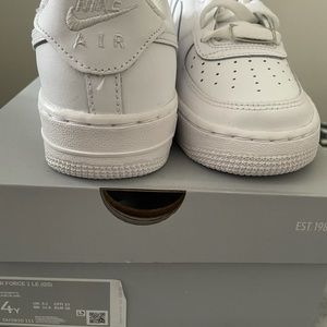 White Nike kids size 4, New